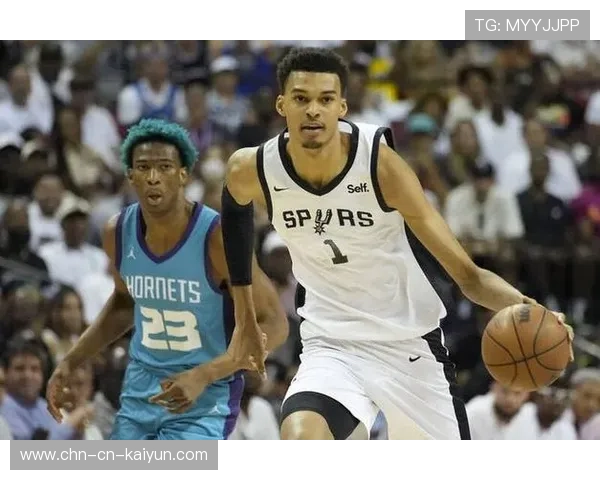 文班亚马封盖锡安状元对决,鹈鹕20分优势险遭马刺逆转