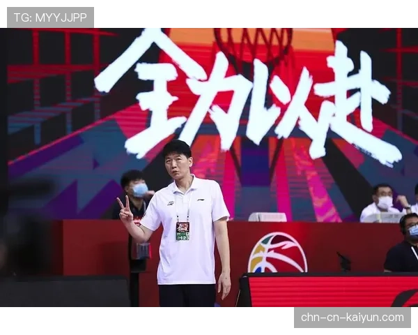 季后赛席位关键战前夕，广州龙狮队加练专项折返跑体能